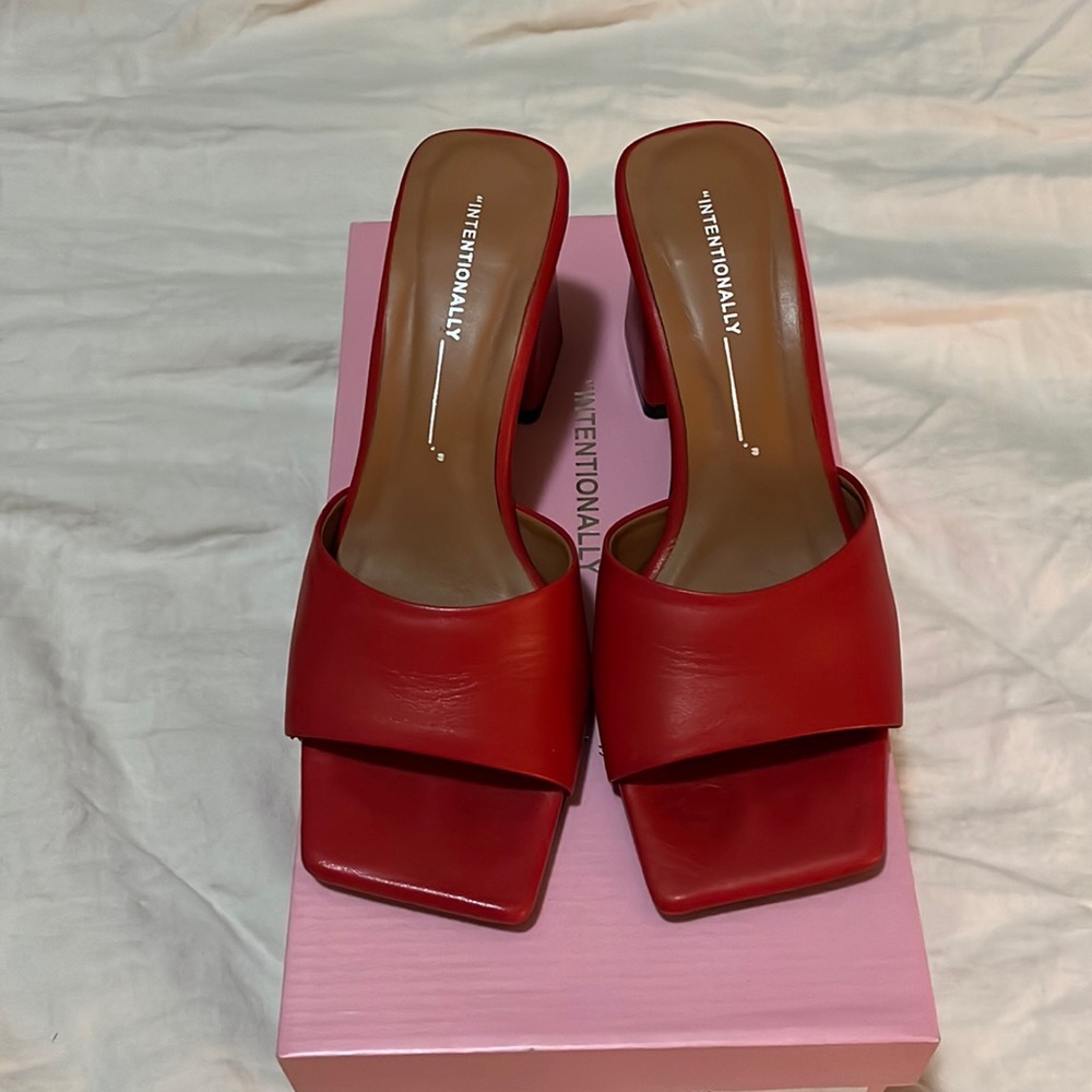 Intentionally Blank House Heel